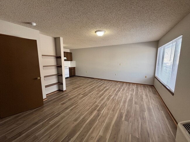 Building Photo - 2619 W 15th St N