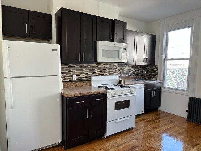 Kitchen - 7323 69th Pl