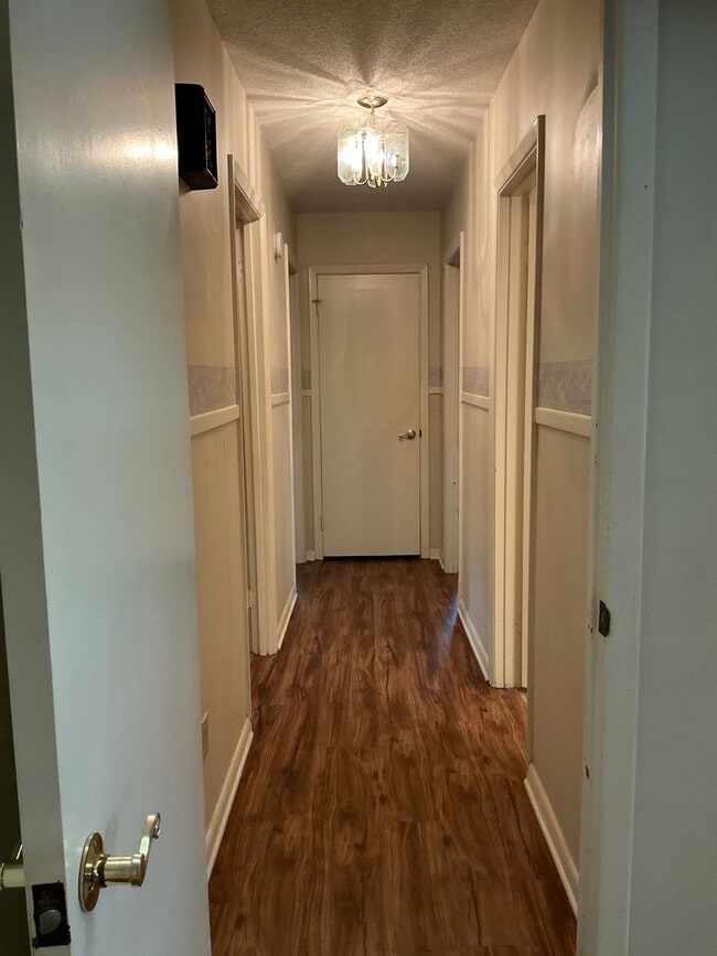 Building Photo - 2504 Mahan Dr