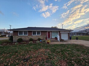 Building Photo - 1358 Highmont Dr