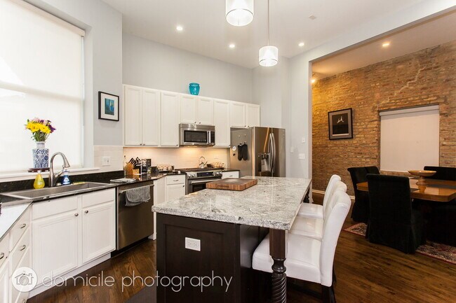 Building Photo - 1 West Washington Boulevard, Chicago, IL 60612 - 3 BR 2 BA condo