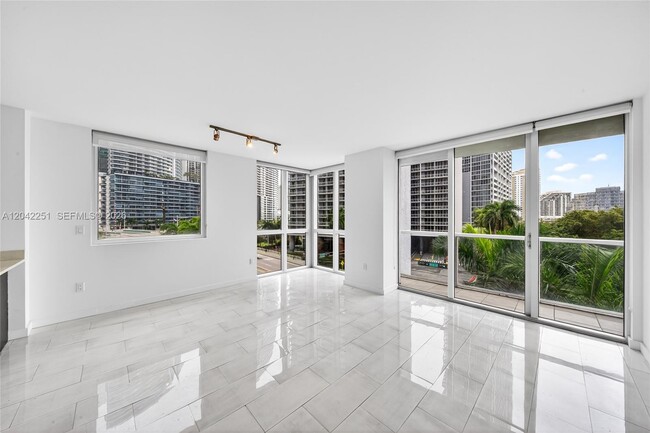 Building Photo - 500 Brickell Ave