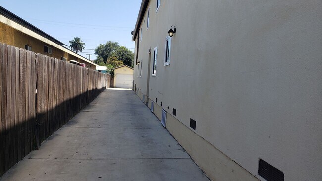 Building Photo - 40(718)