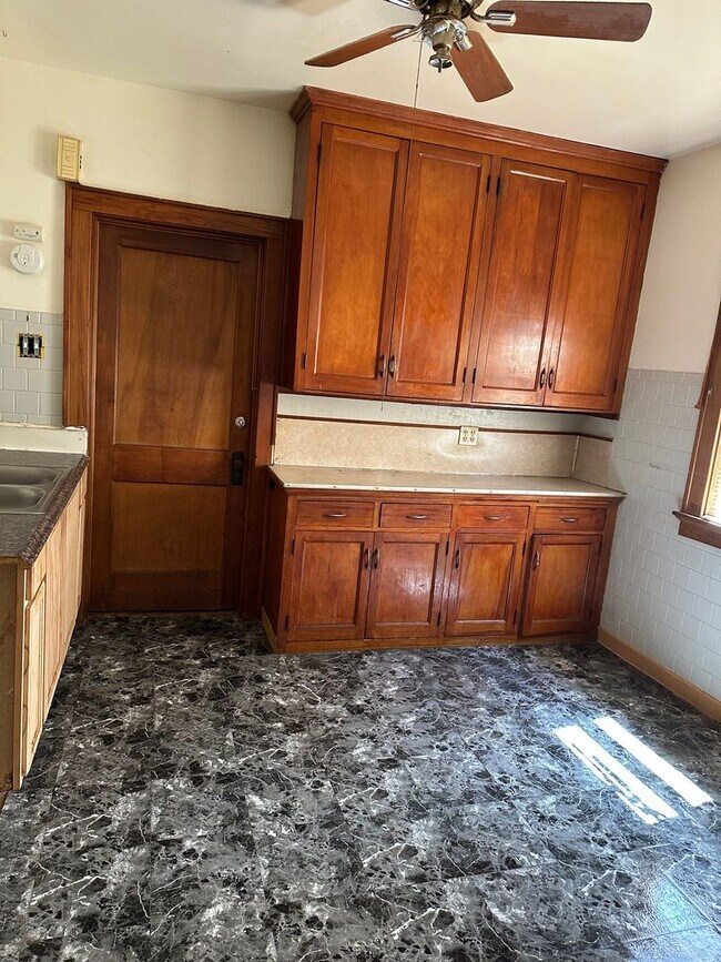 Foto del edificio - Charming 2-Bedroom Lower Duplex