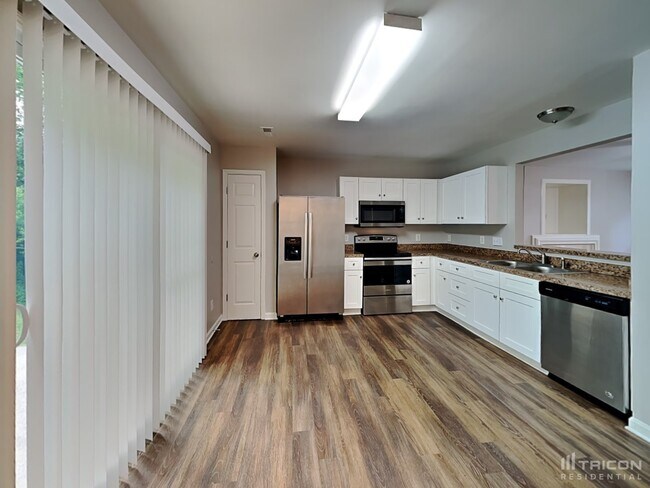 Building Photo - 9835 Veronica Dr