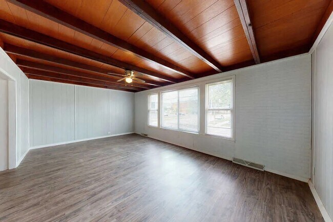 Building Photo - Prairie Ave