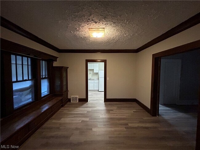 Building Photo - 11718 Oakview Ave