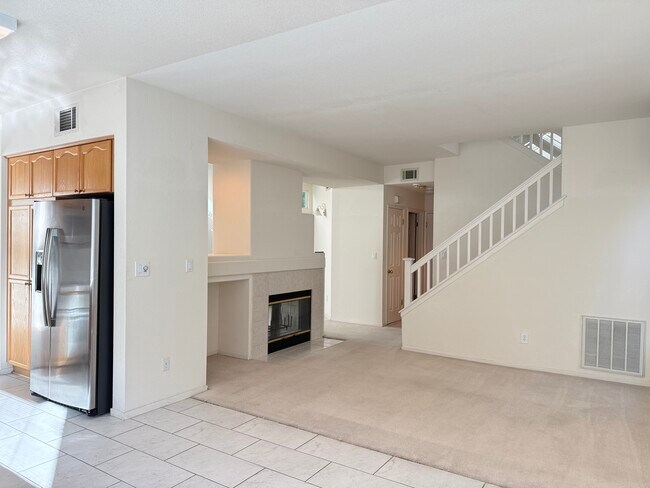 Building Photo - 1032 Feather Cir