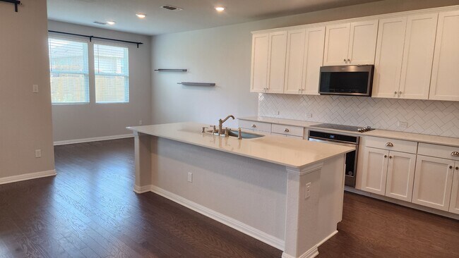 Building Photo - 19325 Hartwell Dr