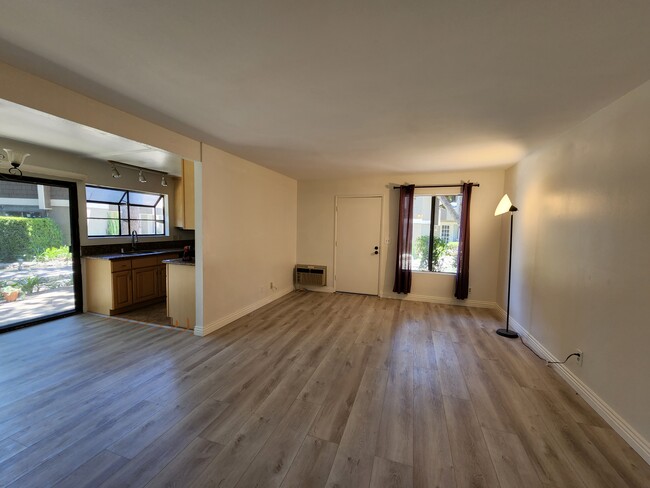 Building Photo - 169 Streamwood