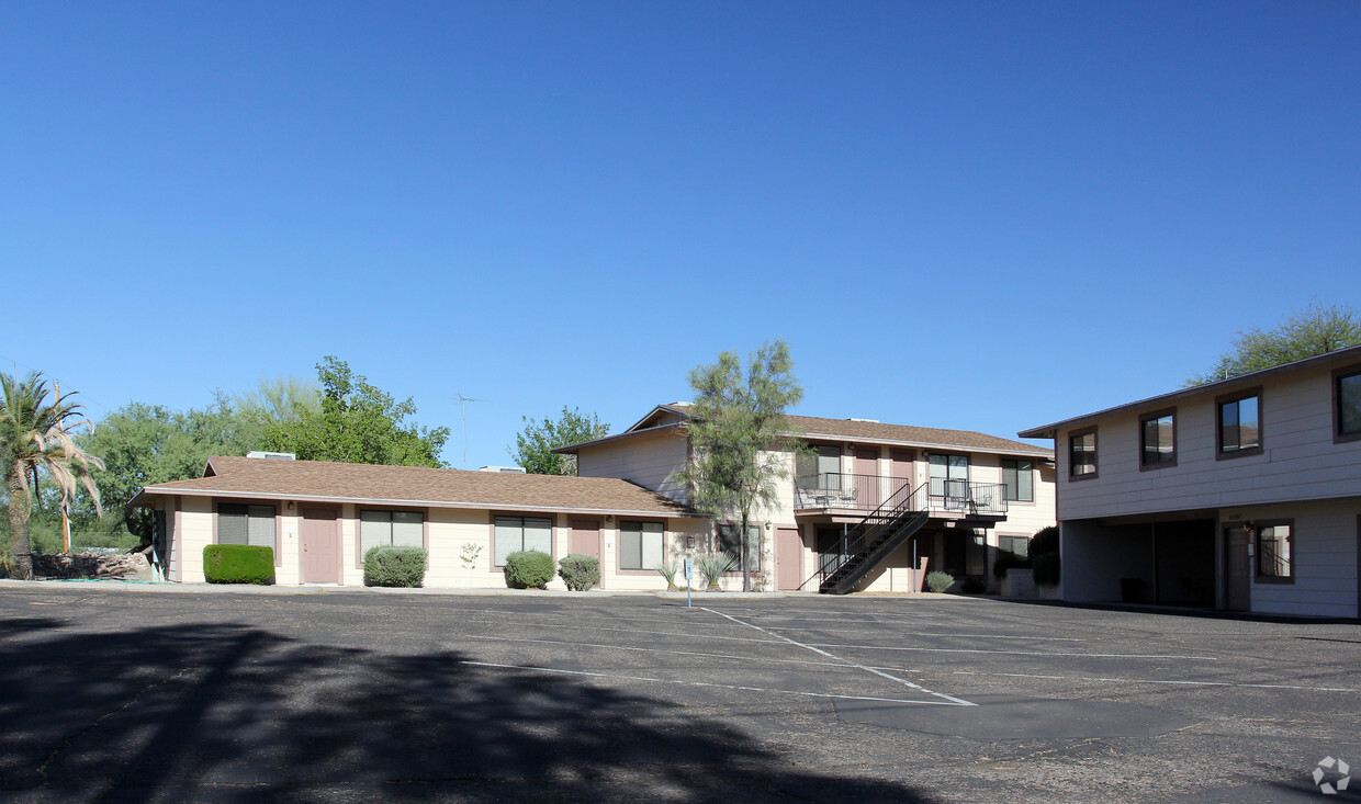 Building Photo - Palm Drive Apartments