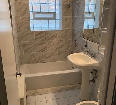 Foto del edificio - 306 S Austin Blvd