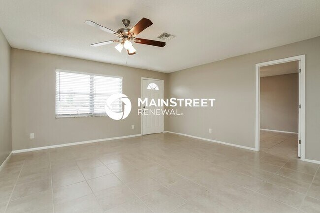 Foto del edificio - 3 Bedroom Pet-Friendly Home in Fort Myers, FL with Main Street Renewal