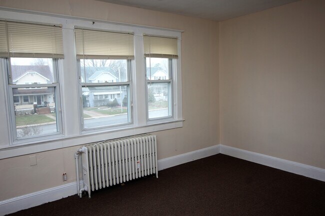 Building Photo - 3030 E Northern Pkwy