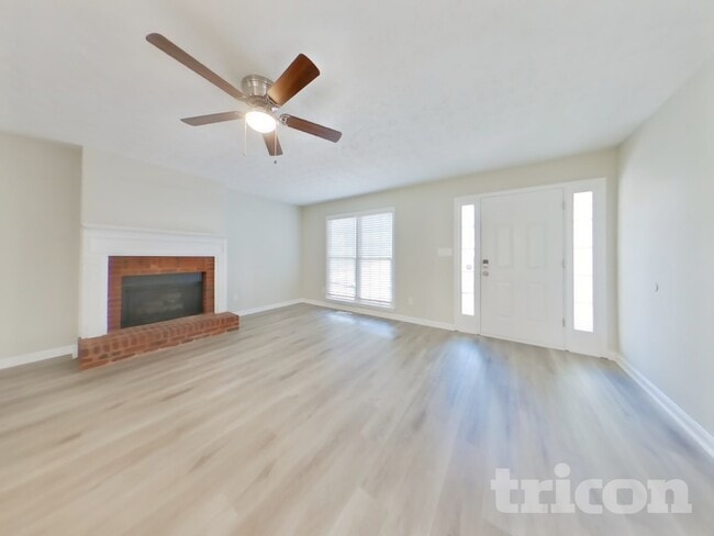 Building Photo - 262 Maplelake Dr