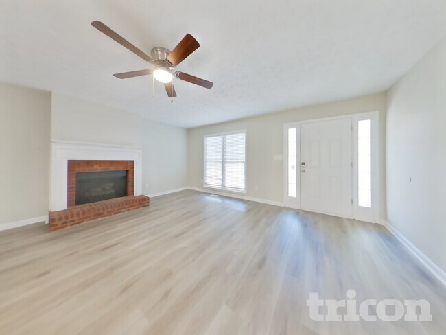 Foto del edificio - 262 Maplelake Dr