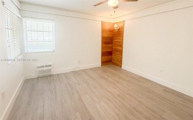 Foto del edificio - 8144 Harding Ave