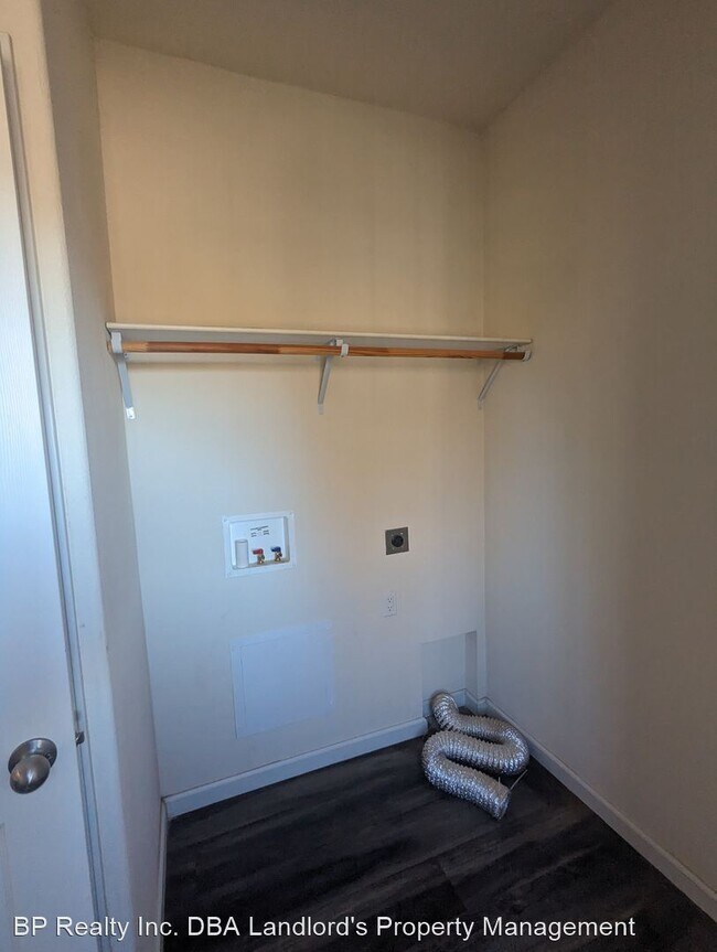 Building Photo - 4 br, 2 bath House - 14580 Azucena Court