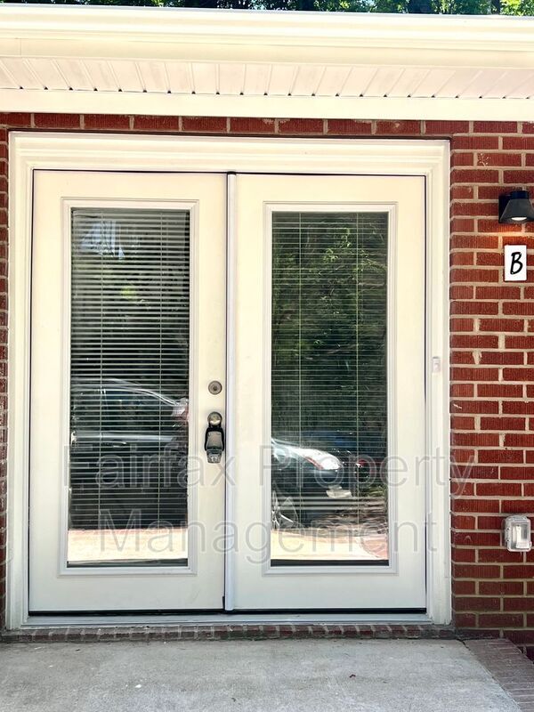 Photo - 1112 E Lawson St Apartment