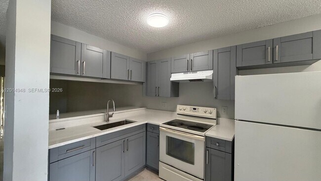 Foto del edificio - 4010 Lakeside Dr