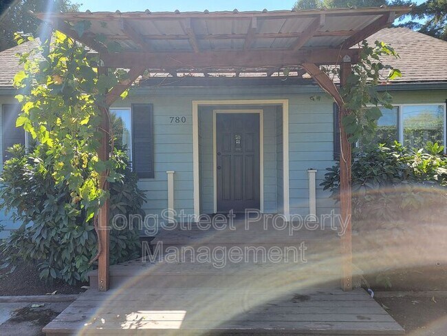 Foto del edificio - 780 SE Marion Ave