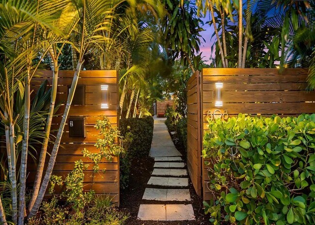 Building Photo - 808 NE 17th Way