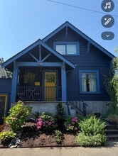 Building Photo - 604 NE Shaver St