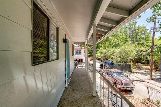 Foto del edificio - 3707 Tom Green St