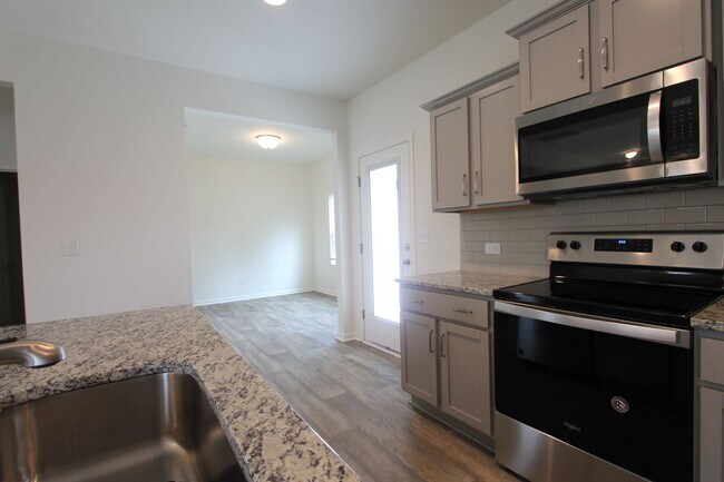 Building Photo - Beautiful 4BD/2.5BTH Single Family Home - ...