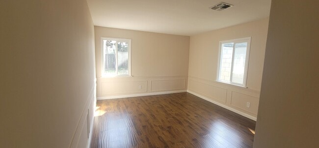 Building Photo - 6333 Vicland Pl