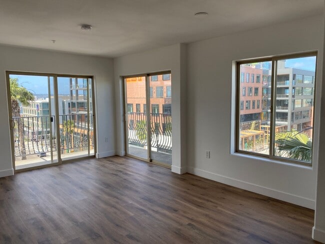 Building Photo - Oceanview Place in Little Italy