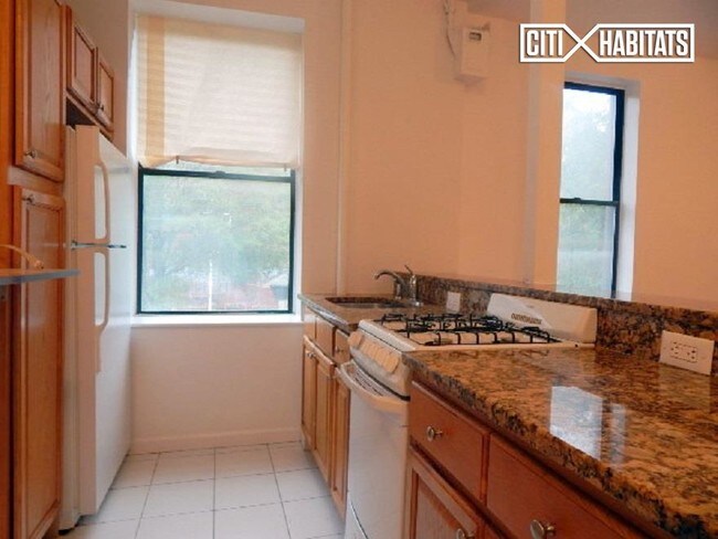 Foto del edificio - 172 W 77th St