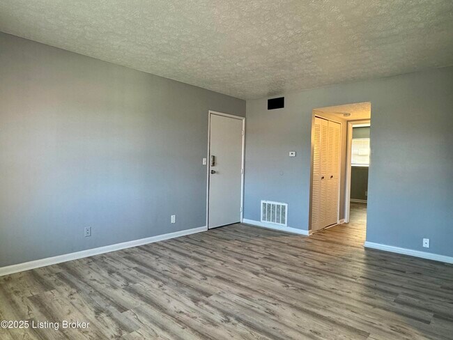 Foto del edificio - 3108 Springfield Dr