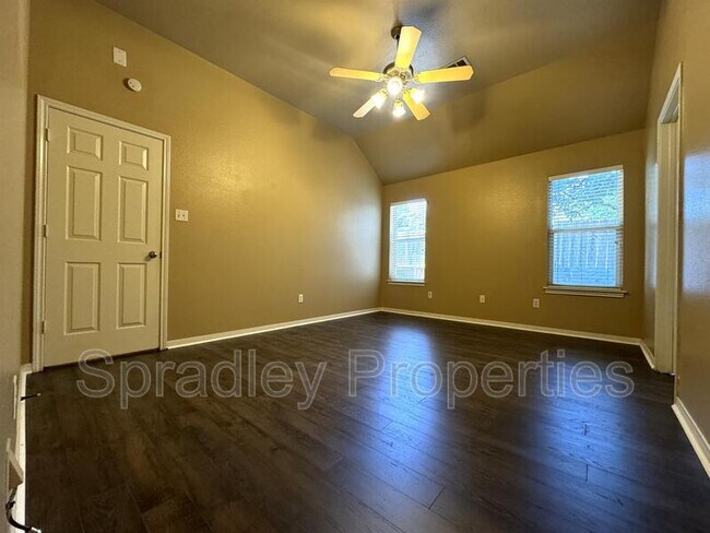 Foto del edificio - 2318 Kingsbury Dr