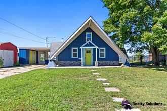 Building Photo - 27 Delaware Dr