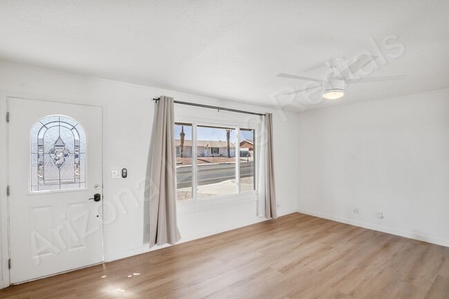 Building Photo - AFFORDABLE POOL HOME!