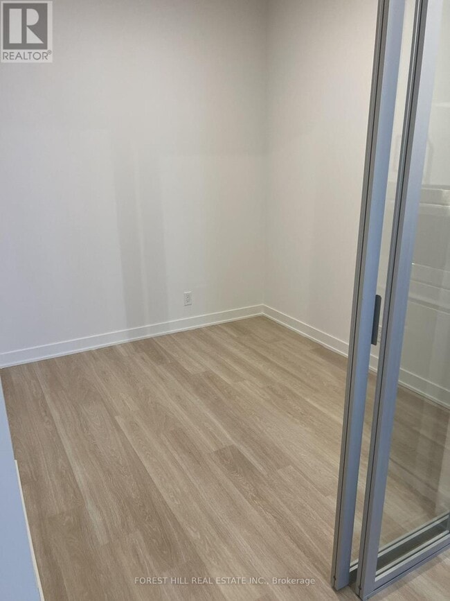 Building Photo - 30 Upper Mall Wy