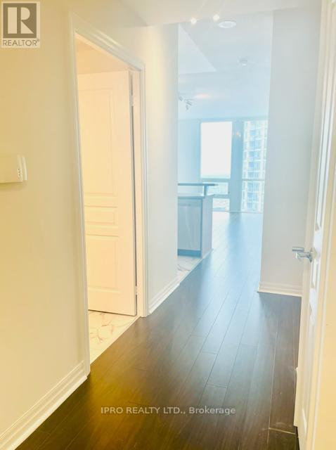 Photo du bâtiment - 220-2220 Burnhamthorpe Rd W
