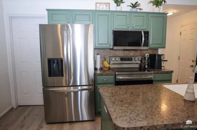 Foto del edificio - ADORABLE DUPLEX CLOSE TO EISENHOWER M.S!