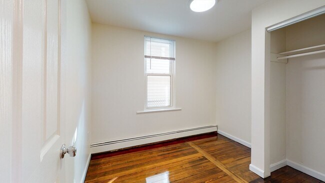 Foto del edificio - 833 E 2nd St