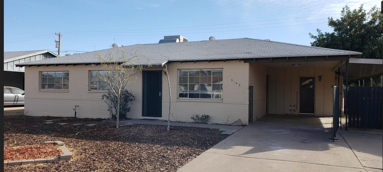 Primary Photo - 3143 W Sweetwater Ave