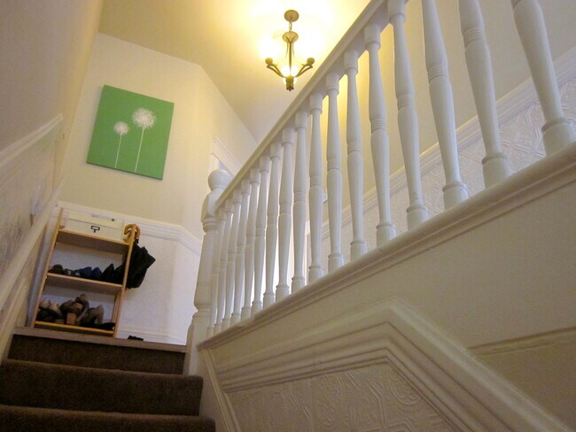 Photo - Stunning large Classic Pacific Heights Flat with lots of light, hardwood floors, washer/dryer, gr... Apartment