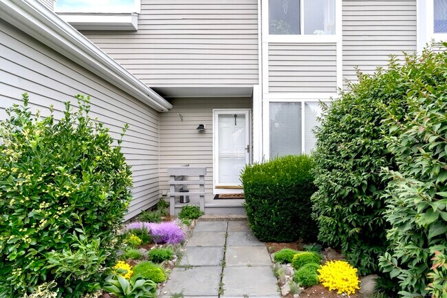 Foto del edificio - 675 Townsend Ave