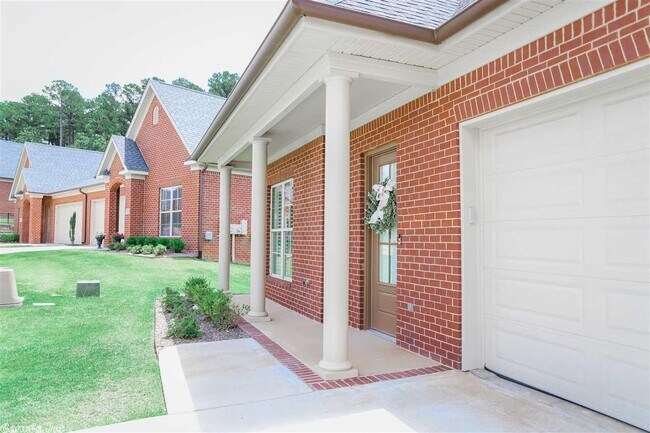 Building Photo - 21 Chenal Village Cir