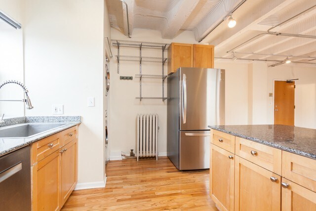 Building Photo - 5646 N Kenmore Ave