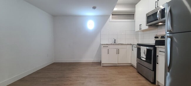 Building Photo - 16760 18B Av