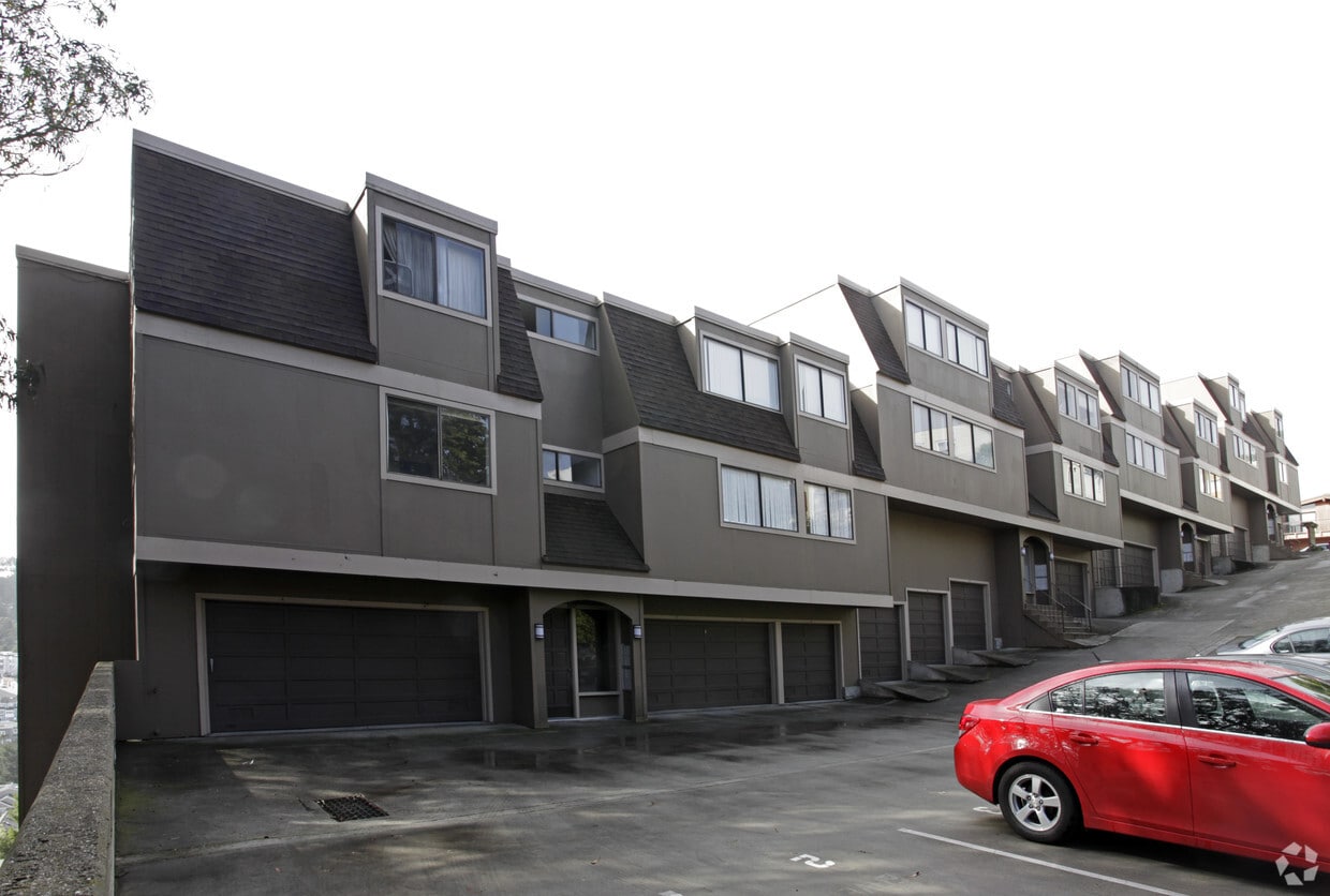 Building Photo - Fairmount Hill Apartments