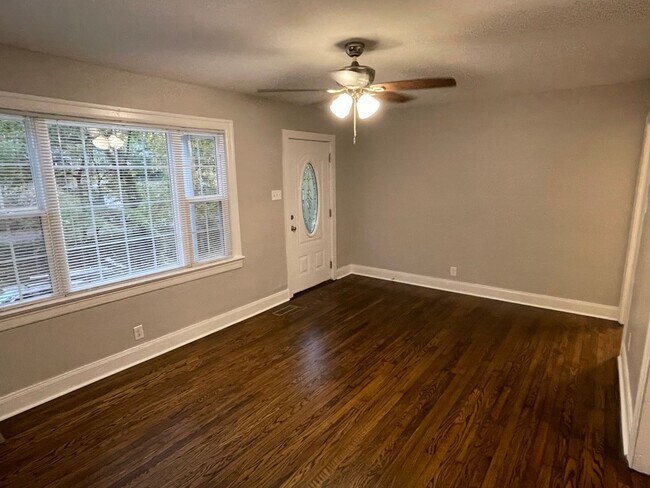 Foto del edificio - Renovated 2 bedroom home for rent Near Downtown Clarksville!