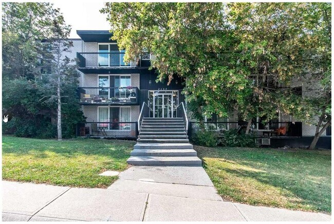Building Photo - 2137 17 St SW