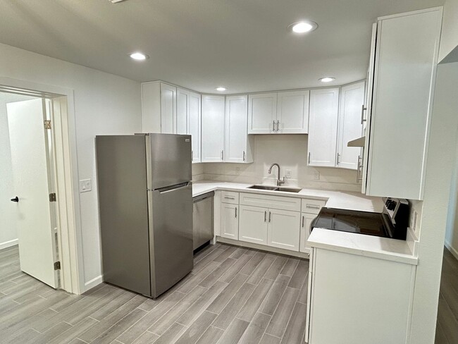 Building Photo - Remodeled Home Near Downtown Chandler!